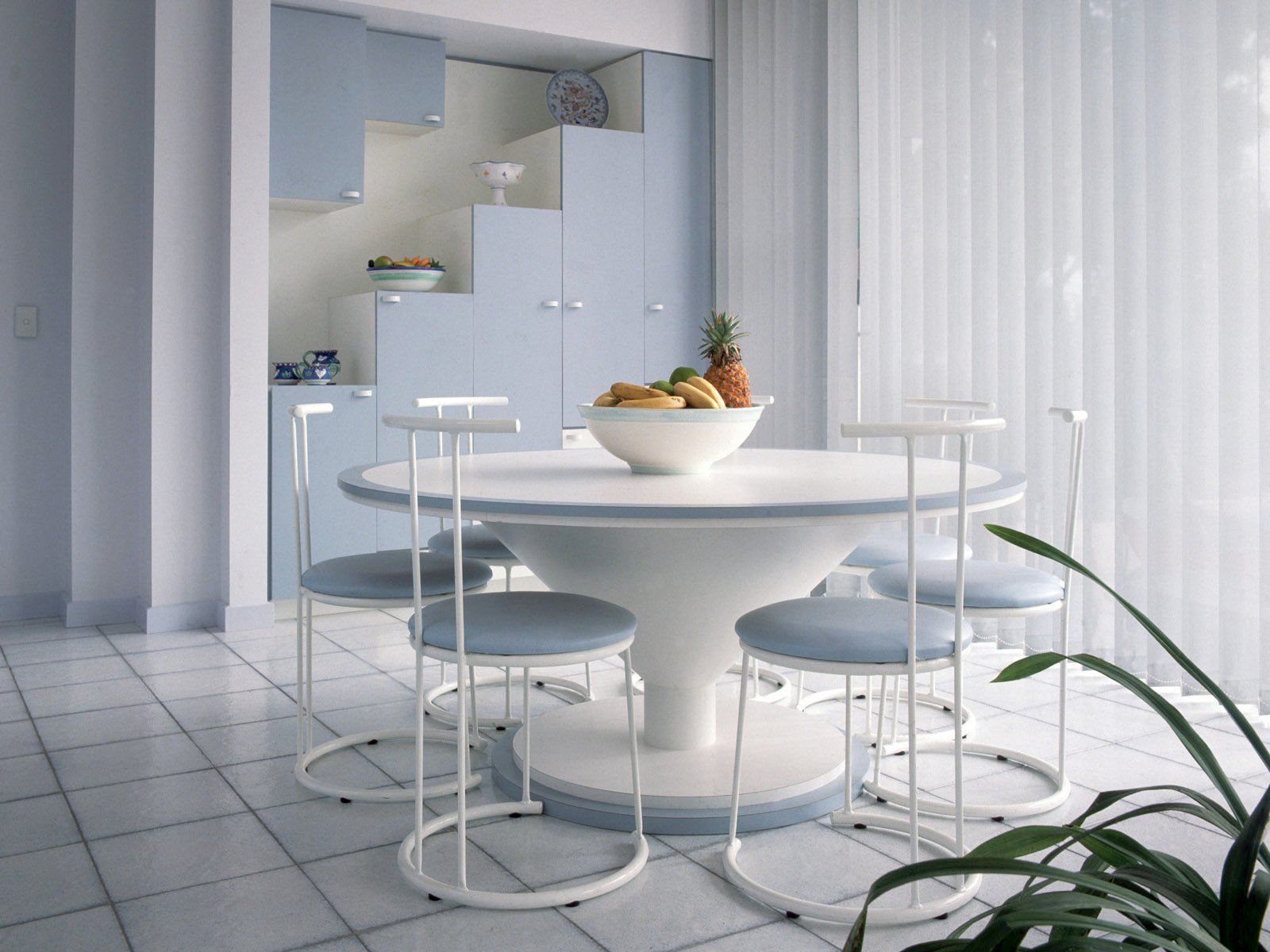white-round-table-dining white round table dining