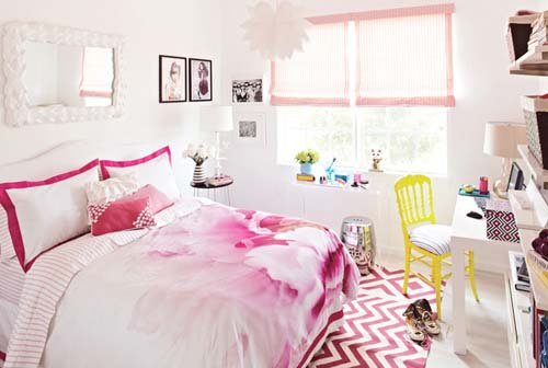 white-and-pink-teen-girl-bedroom-idea Choosing Best Color Scheme for a Teen Girl’s Bedroom