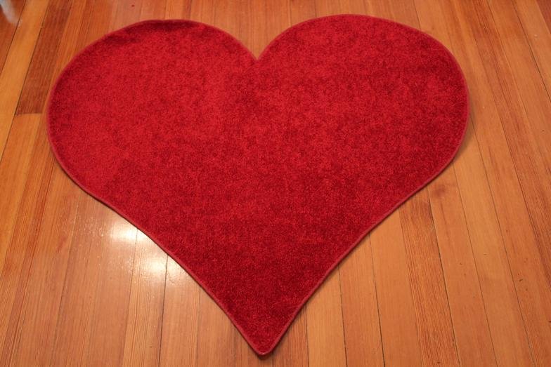 red-heart-carpet-for-couple-bedroom Romantic bedroom inspiration for new couple