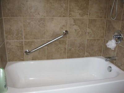 bathroom-tile-tub-surround How to have shiny bathtub and tiles?