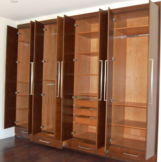 modern-closet How to organize items in the closet?