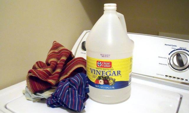 White-Vinegar-Big How to clean white clothes