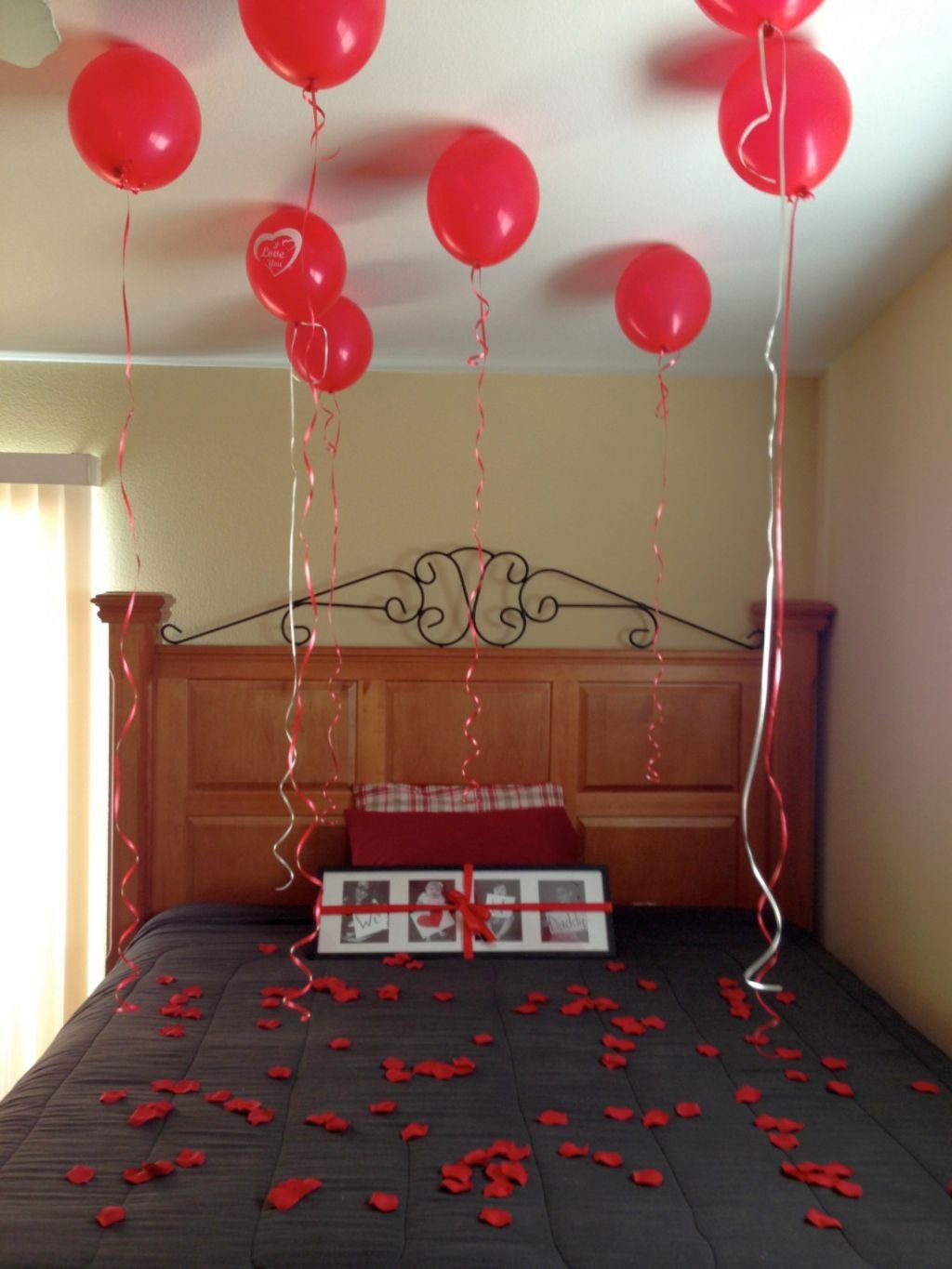 easy-DIY-bedroom-decoration-for-valentines-day-with-balloons-and-rose-petals How to decorate home for Valentine’s Day?